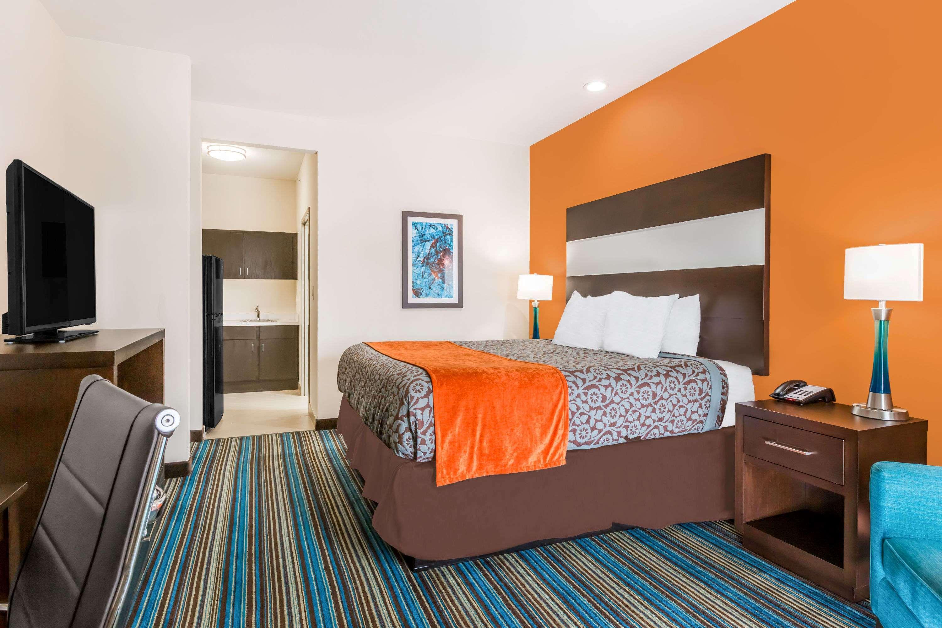 Days Inn & Suites By Wyndham Katy Εξωτερικό φωτογραφία