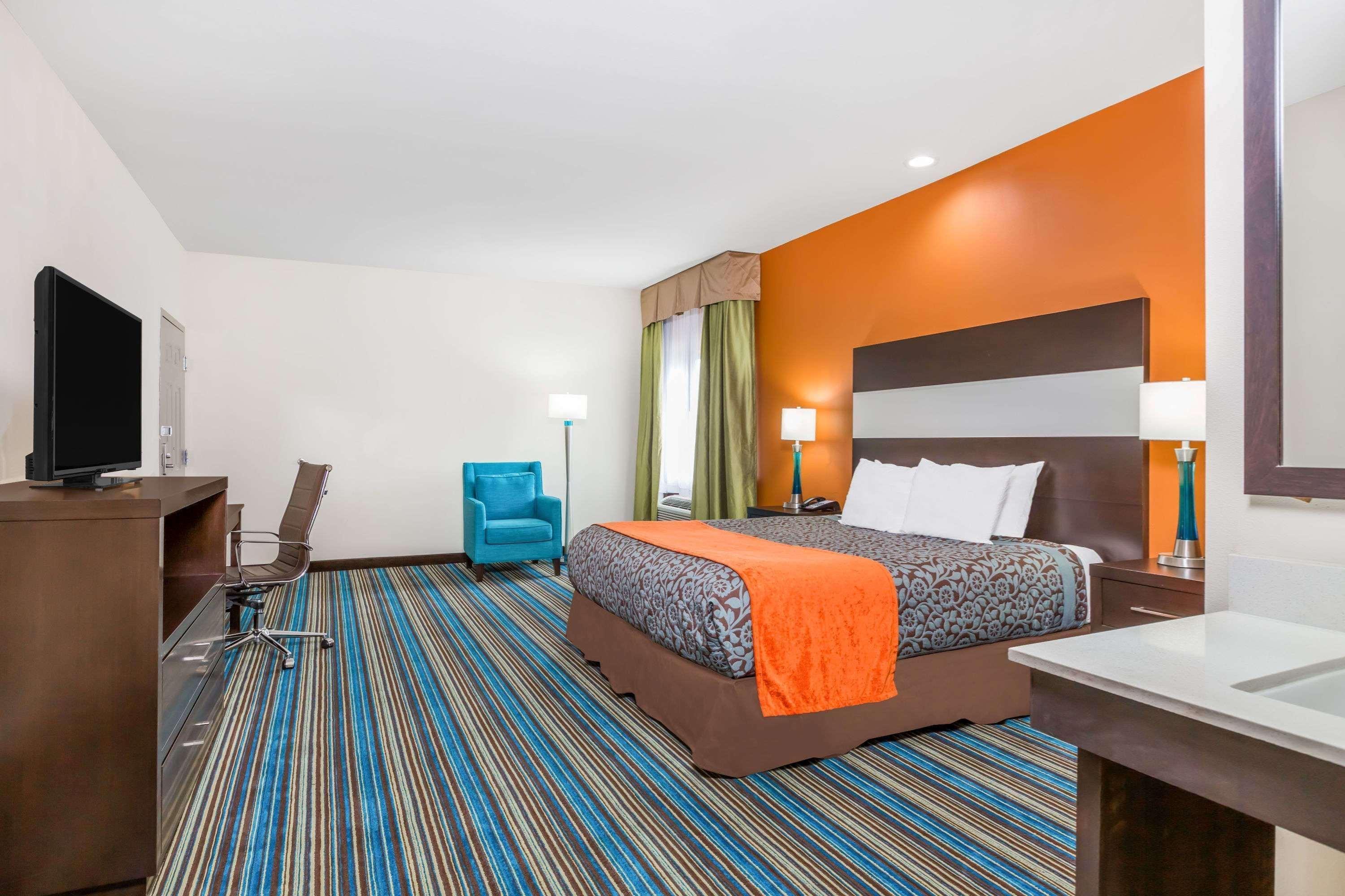 Days Inn & Suites By Wyndham Katy Εξωτερικό φωτογραφία